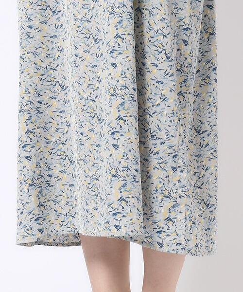 SHOO・LA・RUE（シューラルー）の「◆サテンプリントキャミワンピース（ワンピース・レディース・ブルー系その他2/ブラック系/ライトグレー系・02/03/04）」の10枚目の写真