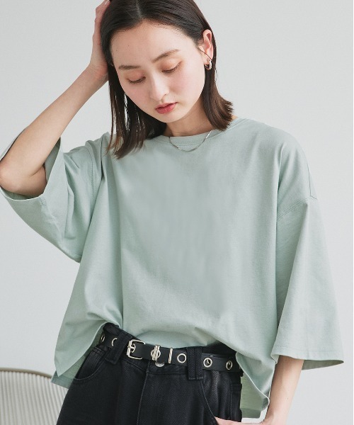 ad thie(アドティエ)の「ワイドシルエット ショート丈Tシャツ(Tシャツ/カットソー・レディース・チャコール/イエロー/ライトグリーン/ブルーグレー/ブラック/ピンクベージュ/ライトブルー/オフホワイト/ナチュラル/ダークブラウン/ミント/ブラック系/ホワイト系/レッド/ピンク系1/ベージュ/ネイビー・FREE)」の11枚目の写真