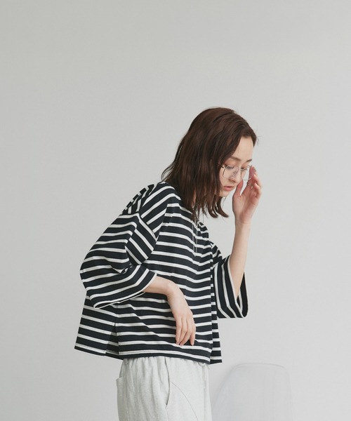 ad thie(アドティエ)の「ワイドシルエット ショート丈Tシャツ(Tシャツ/カットソー・レディース・チャコール/イエロー/ライトグリーン/ブルーグレー/ブラック/ピンクベージュ/ライトブルー/オフホワイト/ナチュラル/ダークブラウン/ミント/ブラック系/ホワイト系/レッド/ピンク系1/ベージュ/ネイビー・FREE)」の19枚目の写真