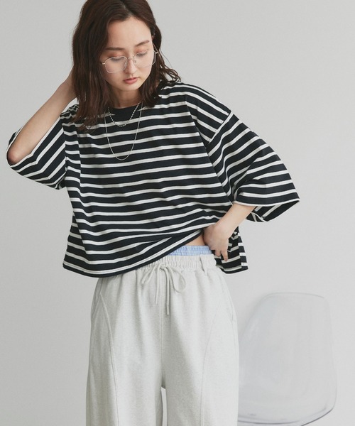 ad thie(アドティエ)の「ワイドシルエット ショート丈Tシャツ(Tシャツ/カットソー・レディース・チャコール/イエロー/ライトグリーン/ブルーグレー/ブラック/ピンクベージュ/ライトブルー/オフホワイト/ナチュラル/ダークブラウン/ミント/ブラック系/ホワイト系/レッド/ピンク系1/ベージュ/ネイビー・FREE)」の20枚目の写真
