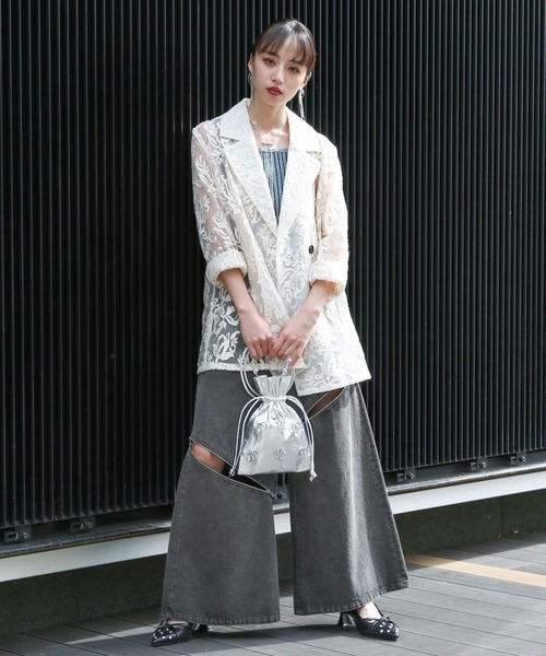 HARE（ハレ）の「ビジューベルトパンプス(HARE)（パンプス・レディース・ブラック・MEDIUM/LARGE）」の2枚目の写真