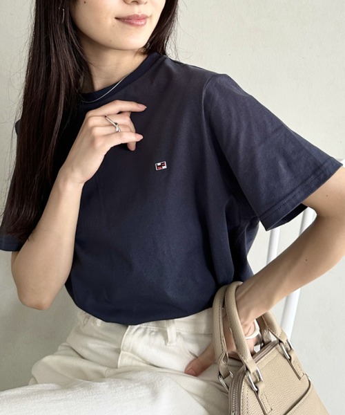 Niell（ニール）の「【H by FIGER/エイチ バイ フィガー】フラッグロゴ ワンポイント刺繍 クルーネック半袖Tシャツ（Tシャツ/カットソー・レディース・ホワイト/ブラック/グレー/ネイビー・S/L/M/XL）」の4枚目の写真