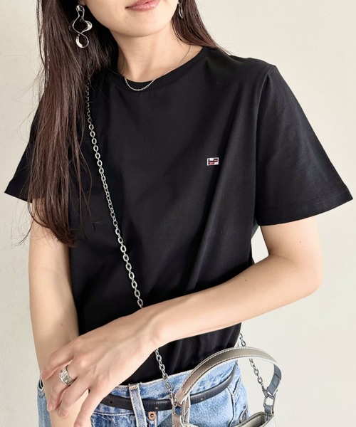 Niell（ニール）の「【H by FIGER/エイチ バイ フィガー】フラッグロゴ ワンポイント刺繍 クルーネック半袖Tシャツ（Tシャツ/カットソー・レディース・ホワイト/ブラック/グレー/ネイビー・S/L/M/XL）」の2枚目の写真