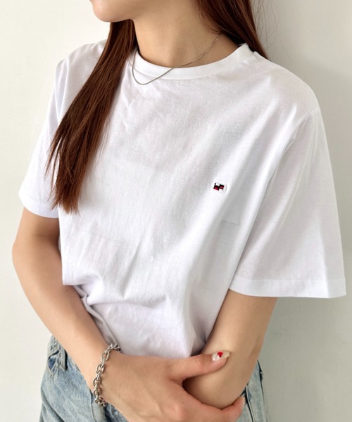 Niell（ニール）の「【H by FIGER/エイチ バイ フィガー】フラッグロゴ ワンポイント刺繍 クルーネック半袖Tシャツ（Tシャツ/カットソー・レディース・ホワイト/ブラック/グレー/ネイビー・S/L/M/XL）」の7枚目の写真