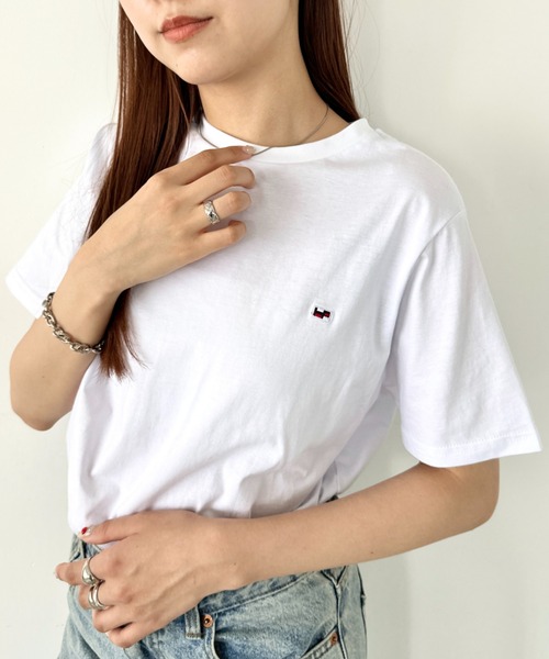 Niell（ニール）の「【H by FIGER/エイチ バイ フィガー】フラッグロゴ ワンポイント刺繍 クルーネック半袖Tシャツ（Tシャツ/カットソー・レディース・ホワイト/ブラック/グレー/ネイビー・S/L/M/XL）」の5枚目の写真