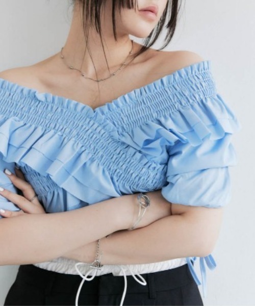 solleim(ソルレム)の「オフショルフリルクロップドブラウス(シャツ/ブラウス・レディース・オフホワイト/ブルー・M)」の8枚目の写真