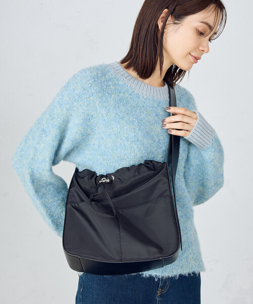 MONO COMME CA(モノコムサ)の「ワンハンドル ショルダートート(ショルダーバッグ・レディース・ブラック/モカ・FREE)」の2枚目の写真