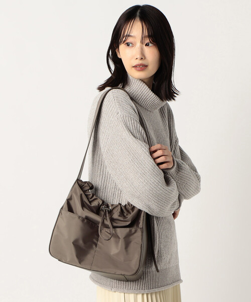 MONO COMME CA(モノコムサ)の「ワンハンドル ショルダートート(ショルダーバッグ・レディース・ブラック/モカ・FREE)」の1枚目の写真
