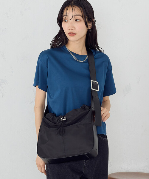 MONO COMME CA(モノコムサ)の「ワンハンドル ショルダートート(ショルダーバッグ・レディース・ブラック/モカ・FREE)」の4枚目の写真