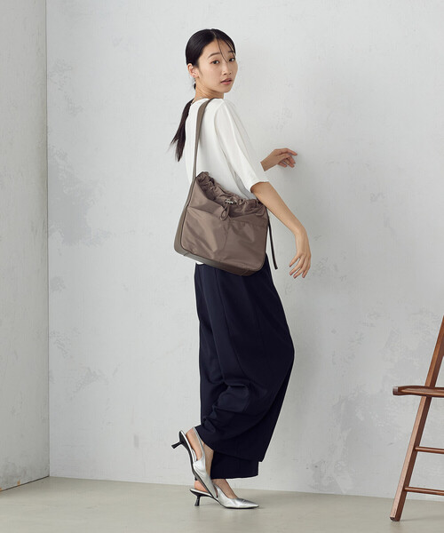 MONO COMME CA(モノコムサ)の「ワンハンドル ショルダートート(ショルダーバッグ・レディース・ブラック/モカ・FREE)」の8枚目の写真