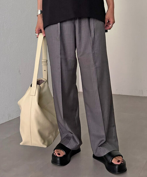 SHENERY（シーナリー）の「ピンストライプベルテッドスラックス（その他パンツ・レディース・グレー/ネイビー・36/38）」の2枚目の写真