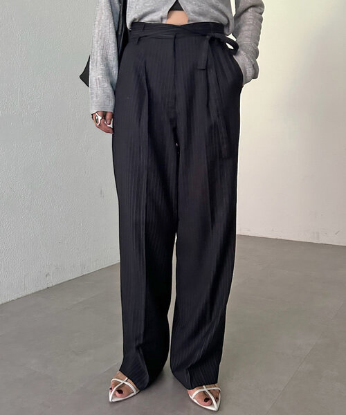 SHENERY（シーナリー）の「ピンストライプベルテッドスラックス（その他パンツ・レディース・グレー/ネイビー・36/38）」の9枚目の写真