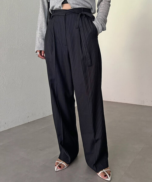 SHENERY（シーナリー）の「ピンストライプベルテッドスラックス（その他パンツ・レディース・グレー/ネイビー・36/38）」の8枚目の写真