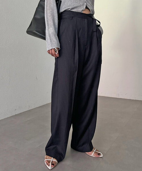 SHENERY（シーナリー）の「ピンストライプベルテッドスラックス（その他パンツ・レディース・グレー/ネイビー・36/38）」の7枚目の写真