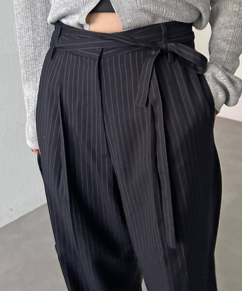 SHENERY（シーナリー）の「ピンストライプベルテッドスラックス（その他パンツ・レディース・グレー/ネイビー・36/38）」の5枚目の写真