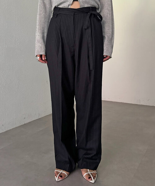 SHENERY（シーナリー）の「ピンストライプベルテッドスラックス（その他パンツ・レディース・グレー/ネイビー・36/38）」の4枚目の写真