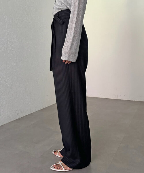 SHENERY（シーナリー）の「ピンストライプベルテッドスラックス（その他パンツ・レディース・グレー/ネイビー・36/38）」の3枚目の写真