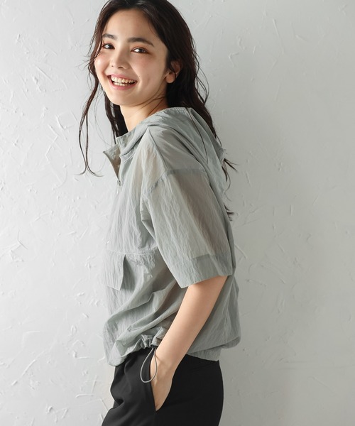 Bonjour Sagan（ボンジュールサガン）の「シアーアノラック半袖パーカー（パーカー・レディース・オフホワイト/グレイッシュベージュ・FREE）」の5枚目の写真