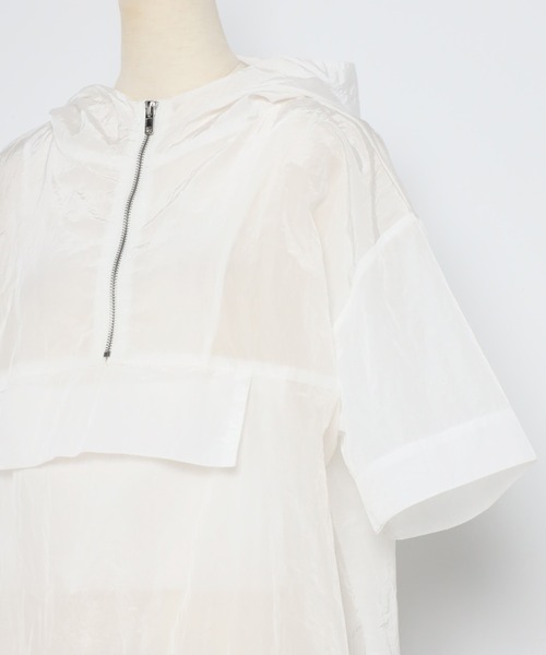 Bonjour Sagan（ボンジュールサガン）の「シアーアノラック半袖パーカー（パーカー・レディース・オフホワイト/グレイッシュベージュ・FREE）」の19枚目の写真