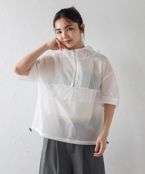 Bonjour Sagan（ボンジュールサガン）の「シアーアノラック半袖パーカー（パーカー・レディース・オフホワイト/グレイッシュベージュ・FREE）」の10枚目の写真