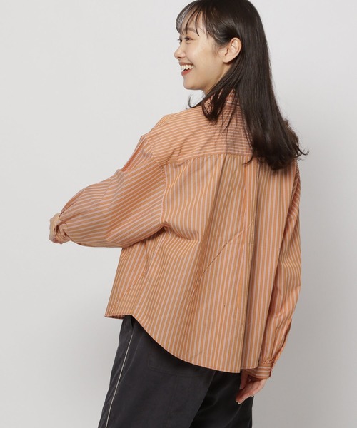 niko and...(ニコアンド)の「マーセW襟ボリュームシャツ(シャツ/ブラウス・レディース・ブルー/グリーン/ホワイト/パープル/オレンジ/チャコール・LONG/SHORT)」の6枚目の写真