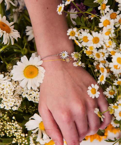 VINTAGE HOLLYWOOD（ビンテージハリウッド）の「VIVID MINI DAISY BRACELET（ブレスレット・レディース・ブラック/ピンク/ゴールド/シルバー・FREE）」の8枚目の写真