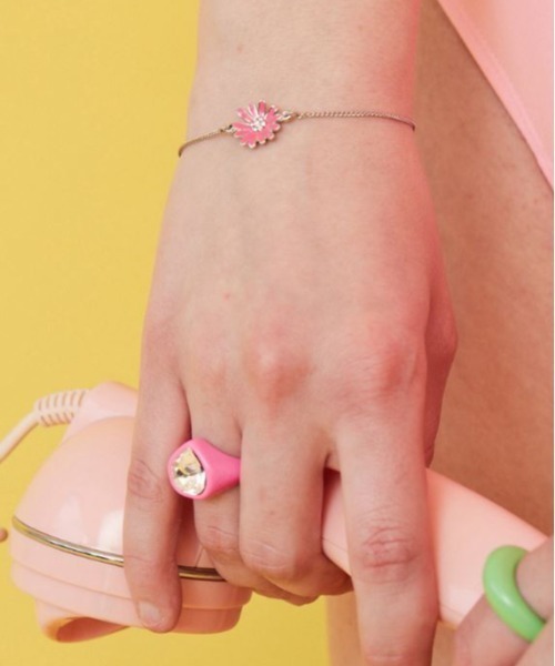 VINTAGE HOLLYWOOD（ビンテージハリウッド）の「VIVID MINI DAISY BRACELET（ブレスレット・レディース・ブラック/ピンク/ゴールド/シルバー・FREE）」の6枚目の写真