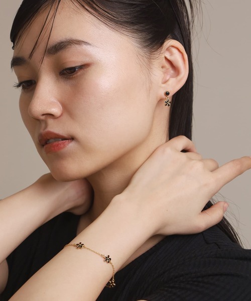 LHME(エルエイチエムイー)の「【WEB限定】“Moment”フラワードロップピアス/ブラック/サージカルステンレス(金属アレルギー対応)【LHME / エルエイチエムイー】(ピアス(両耳用)・レディース・ゴールド・ONE SIZE)」の13枚目の写真