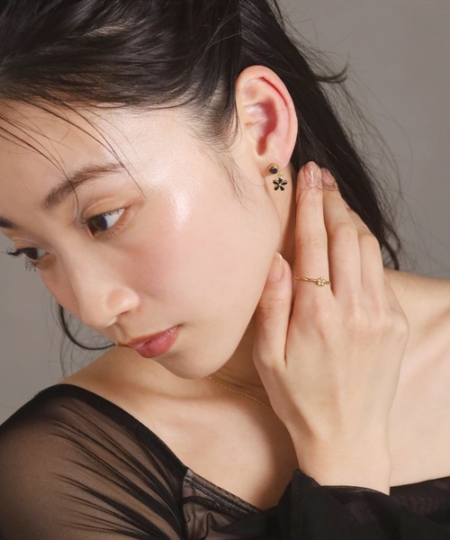 LHME(エルエイチエムイー)の「【WEB限定】“Moment”フラワードロップピアス/ブラック/サージカルステンレス(金属アレルギー対応)【LHME / エルエイチエムイー】(ピアス(両耳用)・レディース・ゴールド・ONE SIZE)」の15枚目の写真