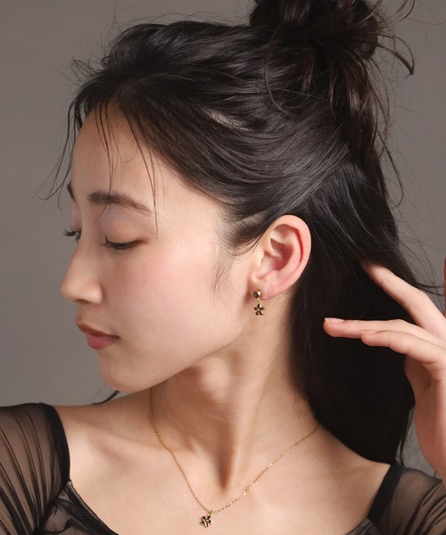 LHME(エルエイチエムイー)の「【WEB限定】“Moment”フラワードロップピアス/ブラック/サージカルステンレス(金属アレルギー対応)【LHME / エルエイチエムイー】(ピアス(両耳用)・レディース・ゴールド・ONE SIZE)」の16枚目の写真