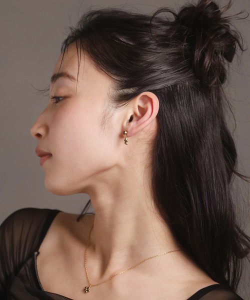 LHME(エルエイチエムイー)の「【WEB限定】“Moment”フラワードロップピアス/ブラック/サージカルステンレス(金属アレルギー対応)【LHME / エルエイチエムイー】(ピアス(両耳用)・レディース・ゴールド・ONE SIZE)」の17枚目の写真