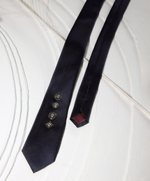 TOGA PULLA（トーガ プルラ）の「TOGA PULLA METAL MOTIF TIE