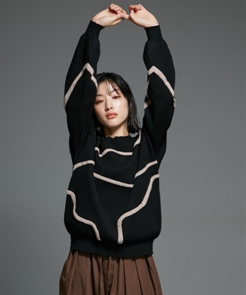 Soiunique（スワユニーク）の「アート柄ジャガードニット ［Soiunique］（ニット/セーター・レディース・グレー系/ブラック系・LL/L/M）」の4枚目の写真