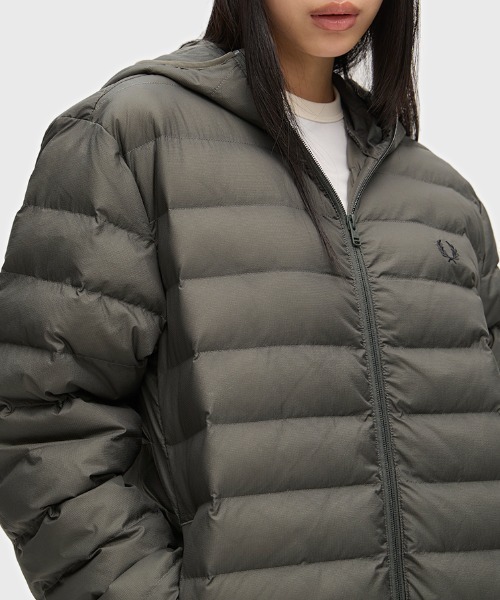 FRED PERRY(フレッドペリー)の「ZOZO限定!!【先行予約受付中】Hooded Insulated Jacket/フード付きインサレート中綿ジャケット(ダウンジャケット/コート・メンズ・ブラック/ブラウン/ダークブルー/ブラック系その他/ダークオリーブ・S/M/L)」の13枚目の写真
