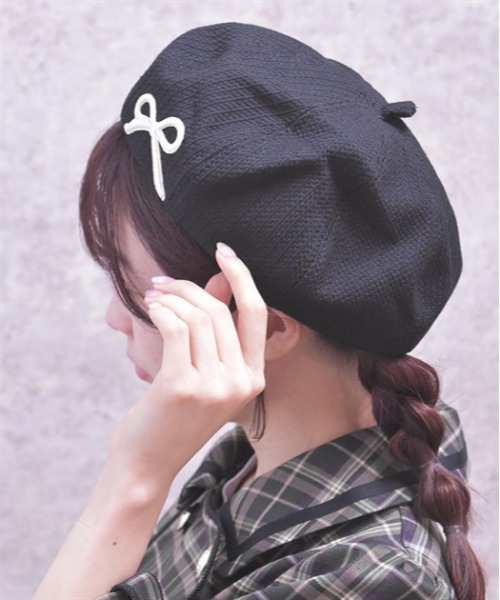axes femme POETIQUE（アクシーズファムポエティック）の「リボン刺繍ベレー（ハンチング/ベレー帽・レディース・ブラック/ブラウン・FREE）」の2枚目の写真