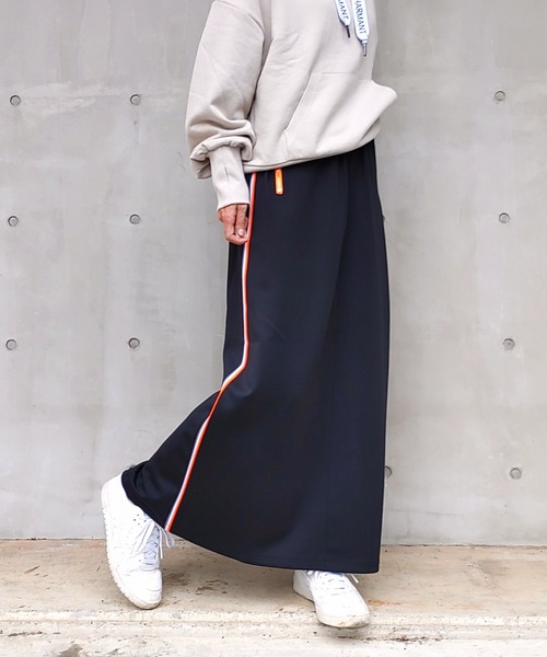 Q(キュー)の「トラックスカート(スカート・レディース・ブラック/グレー・MEDIUM)」の1枚目の写真