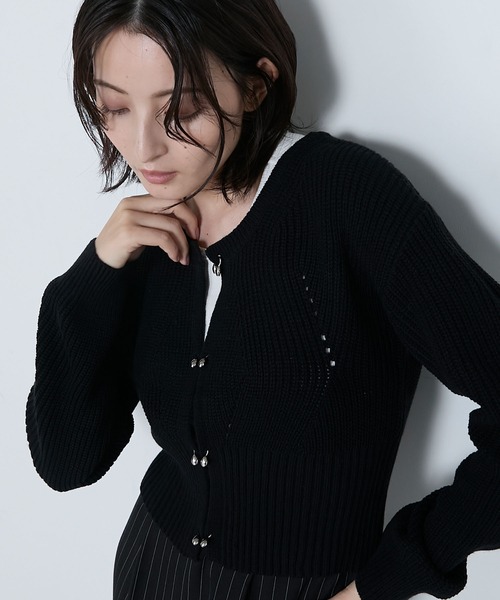 le ELMi（ルエルミ）の「Cropped hook knit cardigan / クロップドフックニットカーディガン（カーディガン/ボレロ・レディース・ブラック/チャコールグレー/ライトイエロー・FREE）」の18枚目の写真