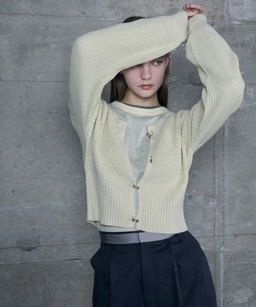 le ELMi（ルエルミ）の「Cropped hook knit cardigan / クロップドフックニットカーディガン（カーディガン/ボレロ・レディース・ブラック/チャコールグレー/ライトイエロー・FREE）」の7枚目の写真