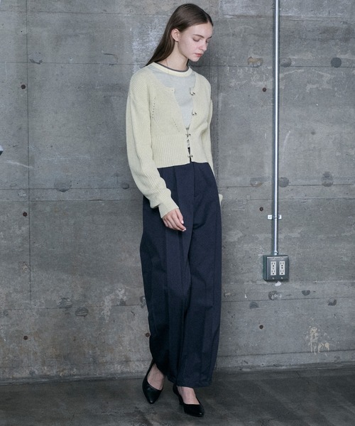le ELMi（ルエルミ）の「Cropped hook knit cardigan / クロップド