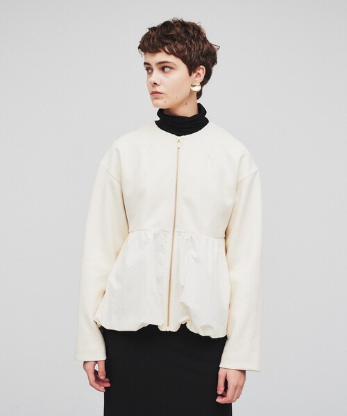 cloenc（クロエンス）の「◆【手洗い可】レザーライクペプラムブルゾン（ブルゾン・レディース・ブラック/アイボリー・02/01）」の2枚目の写真