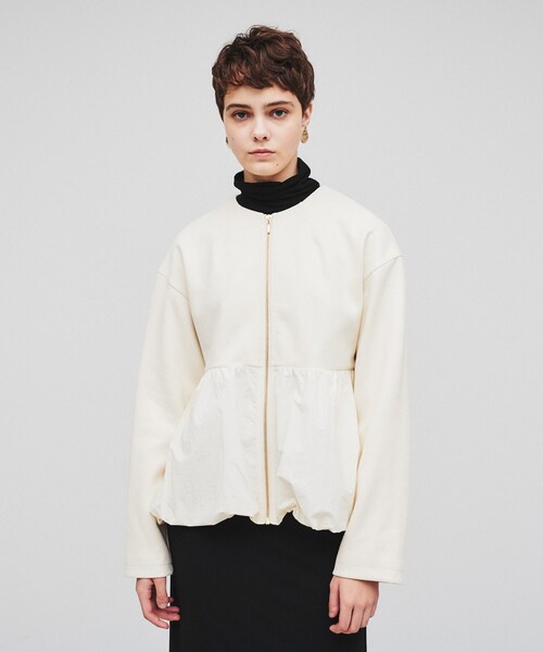 cloenc（クロエンス）の「◆【手洗い可】レザーライクペプラムブルゾン（ブルゾン・レディース・ブラック/アイボリー・02/01）」の5枚目の写真