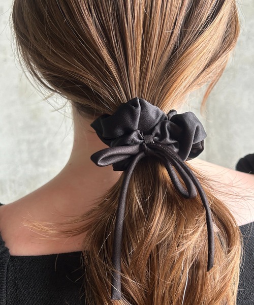 ciite'（シーテ）の「シルキーリボン マルチシュシュ（シュシュ・レディース・アイボリー/ブラック・FREE）」の2枚目の写真