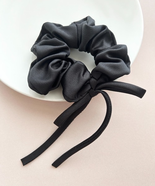 ciite'（シーテ）の「シルキーリボン マルチシュシュ（シュシュ・レディース・アイボリー/ブラック・FREE）」の3枚目の写真