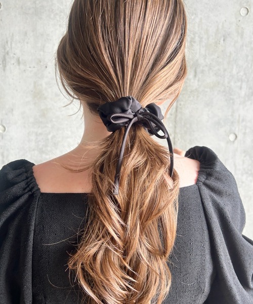 ciite'（シーテ）の「シルキーリボン マルチシュシュ（シュシュ・レディース・アイボリー/ブラック・FREE）」の6枚目の写真