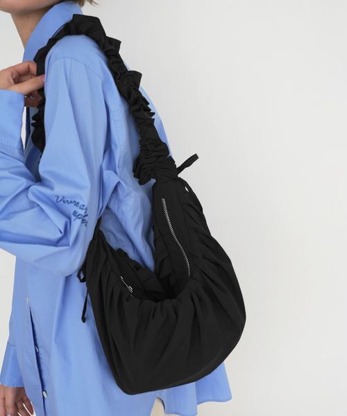 SLOBE citron.（スローブシトロン）の「《WEB限定》SLOBE citron. Nylon Frill shoulder BAG（ショルダーバッグ・レディース・グレー/ブラック/カーキ・FREE）」の7枚目の写真