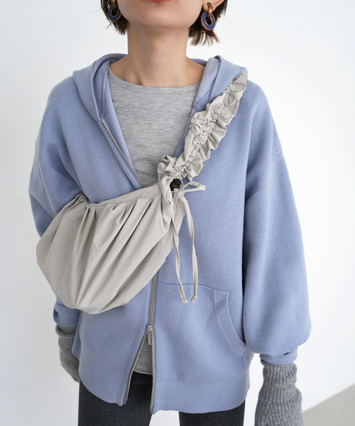 SLOBE citron.（スローブシトロン）の「《WEB限定》SLOBE citron. Nylon Frill shoulder BAG（ショルダーバッグ・レディース・グレー/ブラック/カーキ・FREE）」の15枚目の写真