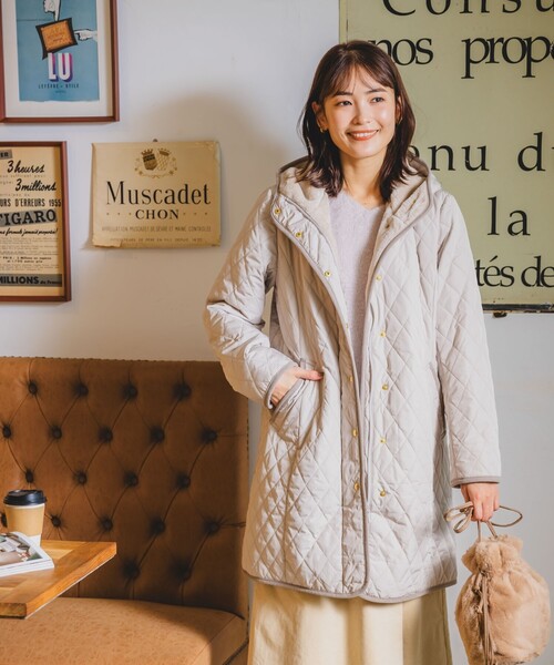 ITS'DEMO(イッツデモ)の「◆【首元あたたか】キルトフードコート(その他アウター・レディース・ブラック/ブラウン系/ライトベージュ・38/40)」の4枚目の写真