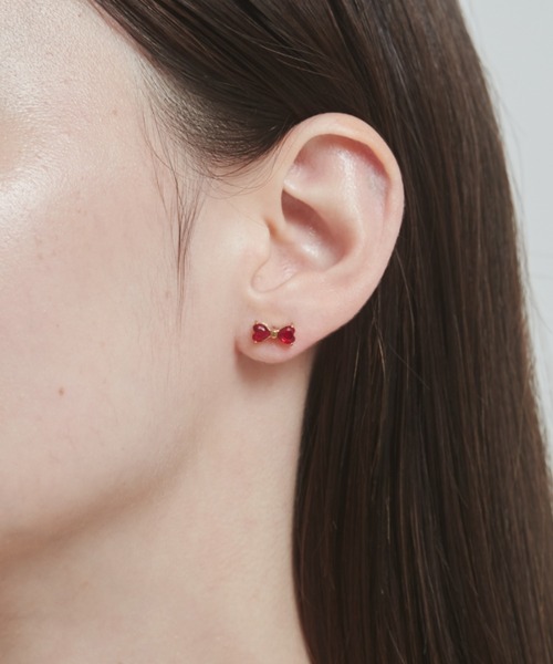 ciite' surgical stainless(シーテサージカルステンレス)の「【 金属アレルギー対応 】 ビジューリボンピアス サージカルステンレス(ピアス(両耳用)・レディース・クリア/レッド・FREE)」の2枚目の写真
