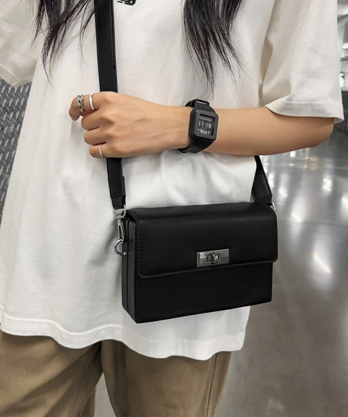 Miniministore(ミニミニストア)の「スクエア ショルダーバッグ 斜めがけ鞄黒(ショルダーバッグ・レディース・ブラック・FREE)」の2枚目の写真
