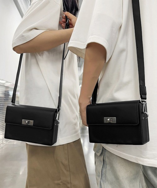 Miniministore(ミニミニストア)の「スクエア ショルダーバッグ 斜めがけ鞄黒(ショルダーバッグ・レディース・ブラック・FREE)」の3枚目の写真
